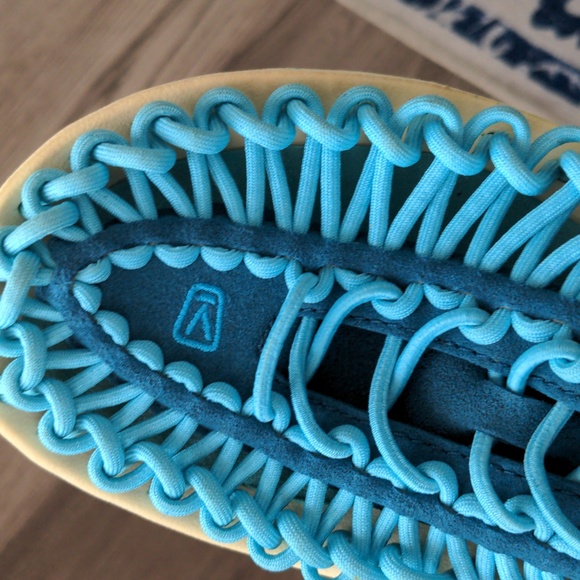 Keen Uneek Sandals, blue, Women's size 7, recycled materials, bungee cord - Picture 7 of 7
